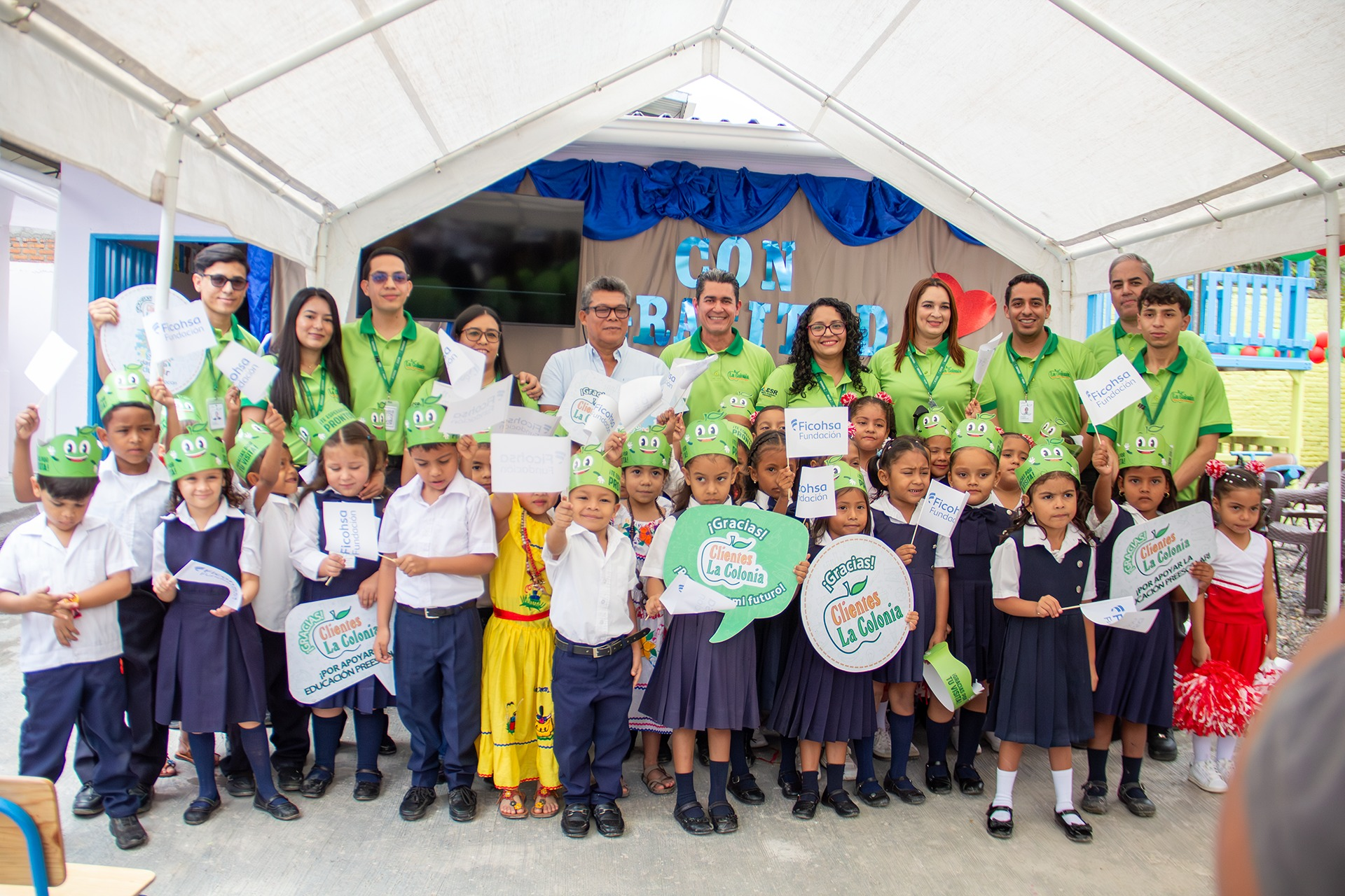 Gracias a clientes de Supermercados La Colonia y en alianza con Fundación Ficohsa se llevó a cabo la inauguración del centro educativo número 20 a nivel nacional