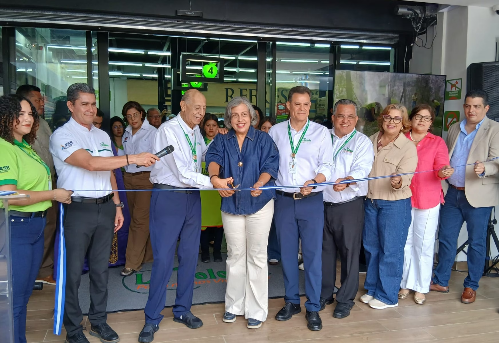 Supermercados La Colonia llega a El Zamorano con la apertura de su tienda número 77, fortaleciendo su presencia en el oriente del país