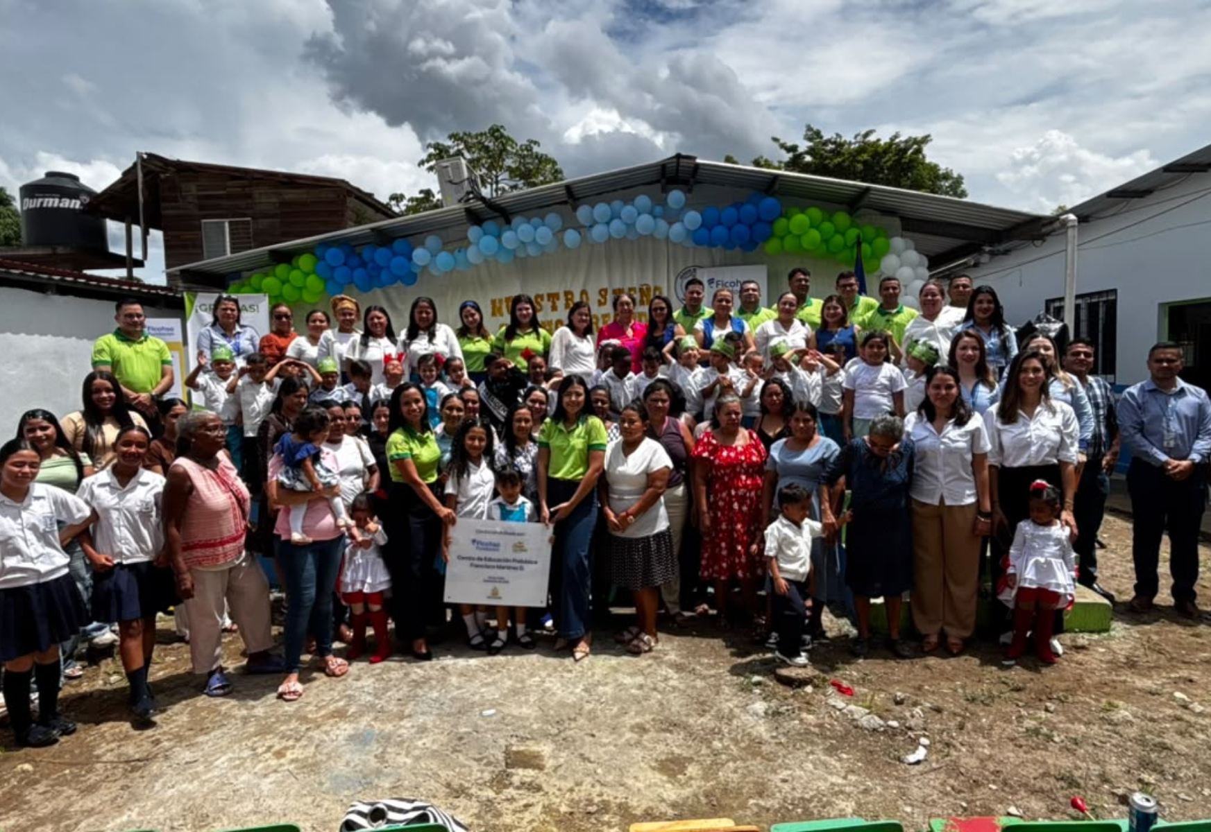 Gracias a los clientes de Supermercados La Colonia y en alianza con Fundación Ficohsa se inauguran en Tocoa el centro educativo número 21 a nivel nacional